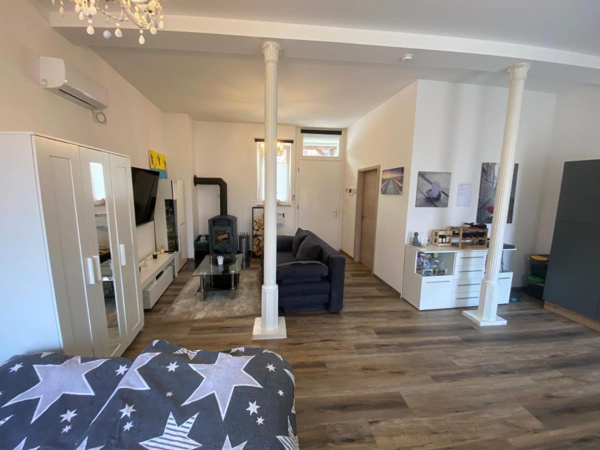 Schoene Kleine Einraumwohnung Mit Kueche Und Kamin In Holzthaleben Helbedundorf Екстер'єр фото